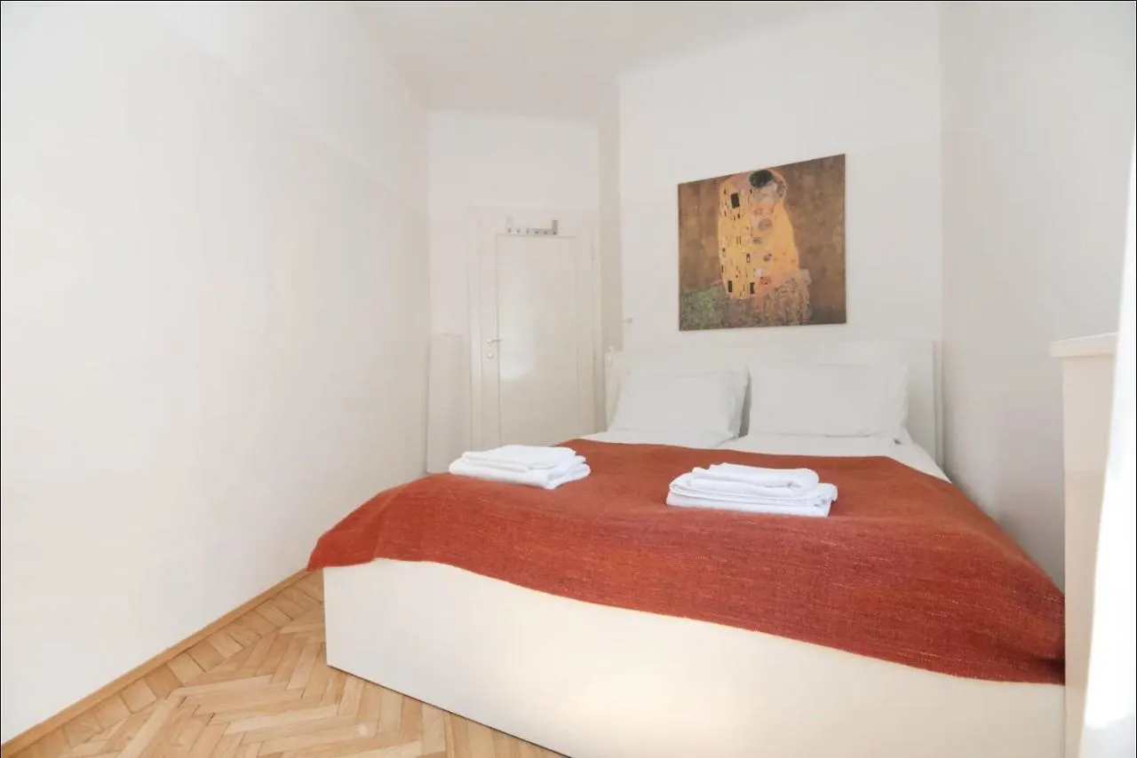 City Centre Klimts Balcony Vienna Apartment