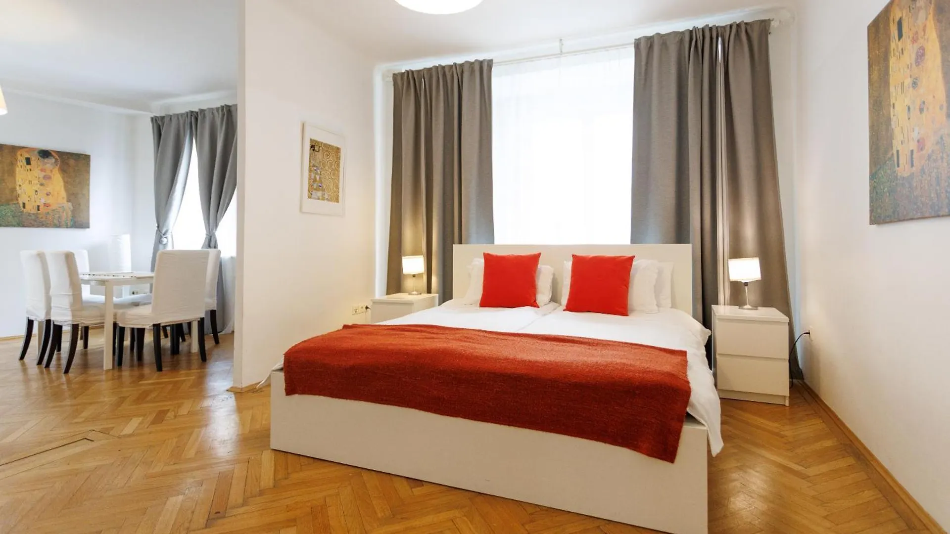 Apartment City Centre Klimts Balcony Vienna