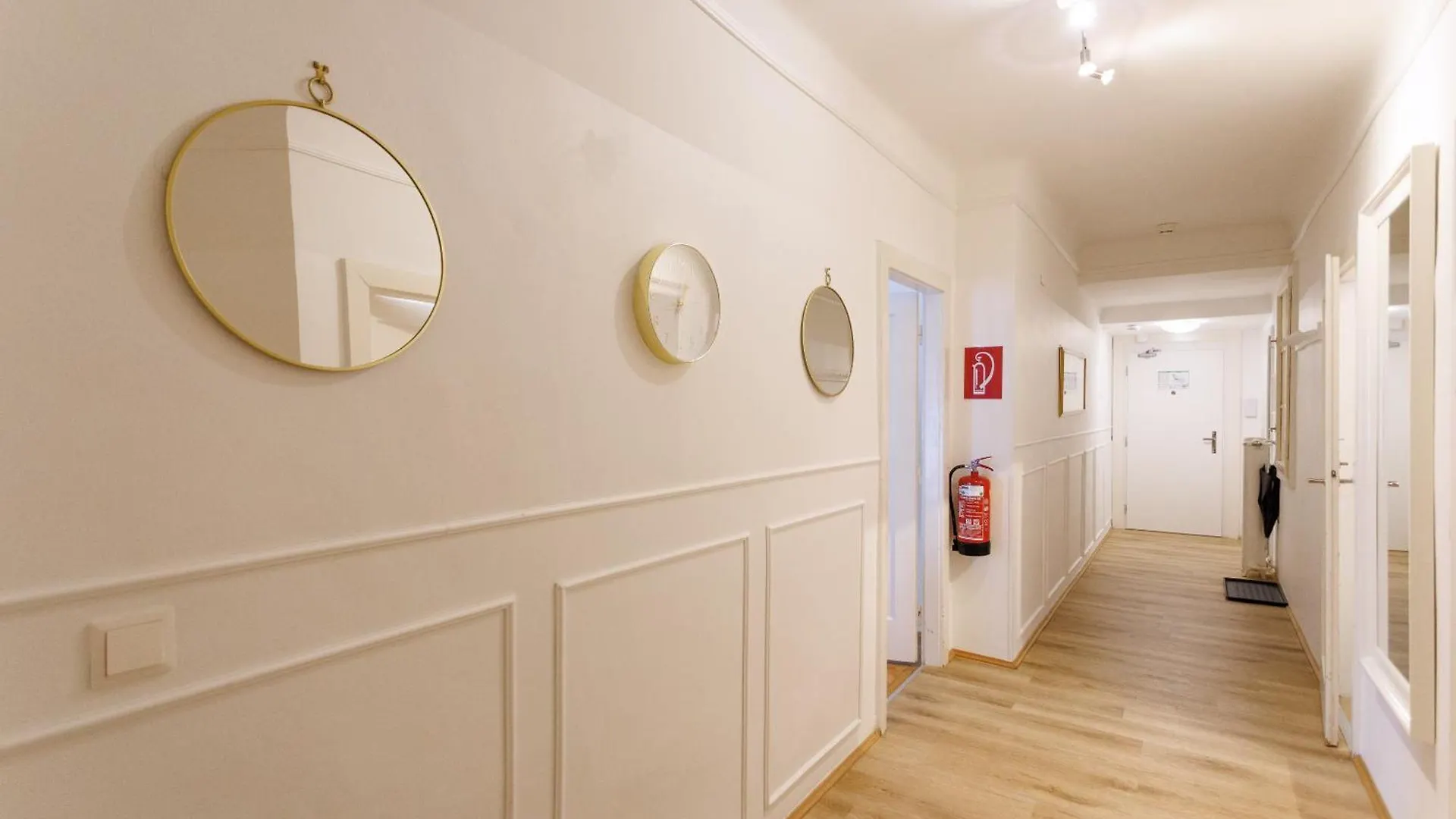 Apartment City Centre Klimts Balcony Vienna